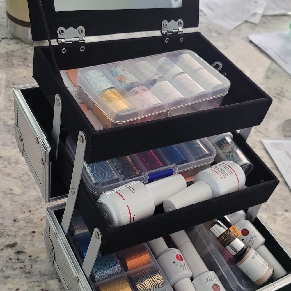 Nail foils and accessories